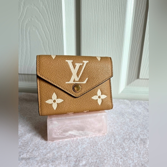 Louis Vuitton Empreinte Victorine Wallet – Monogram Giant Arizona/Creme - Picture 3 of 6